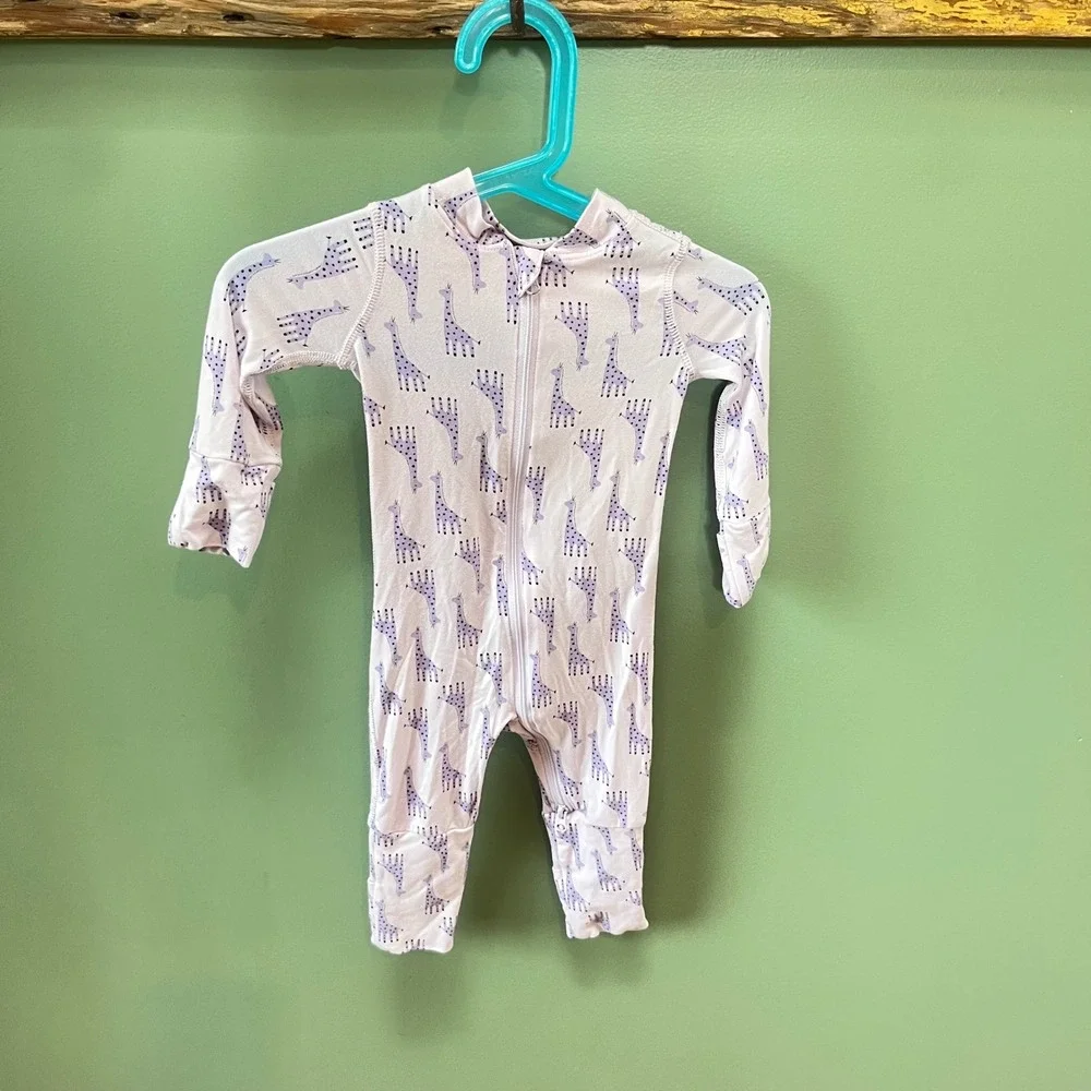 Hanna Andersson Giraffe Print‎ Tencel Lyocell Baby Sleeper Purple 0-3 Months